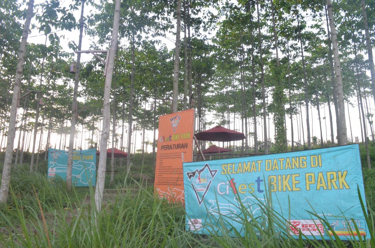 Ibis Budget Cikarang Festival Bekasi Esterno foto